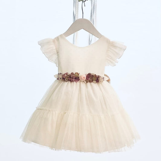 Vestido infantil de plumeti remallado para ceremonia en tono crudo · Lilus 34166