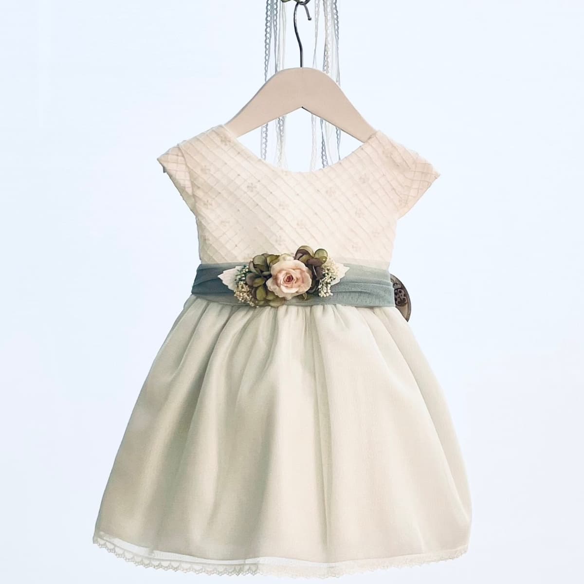 Vestido infantil ceremonia crudo/verde sin mangas – Lilus 34168