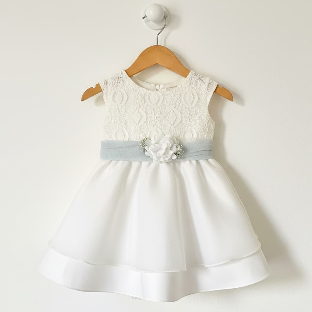 Robe de cérémonie écrue/bleue avec fleur amovible – Lilus 36162 