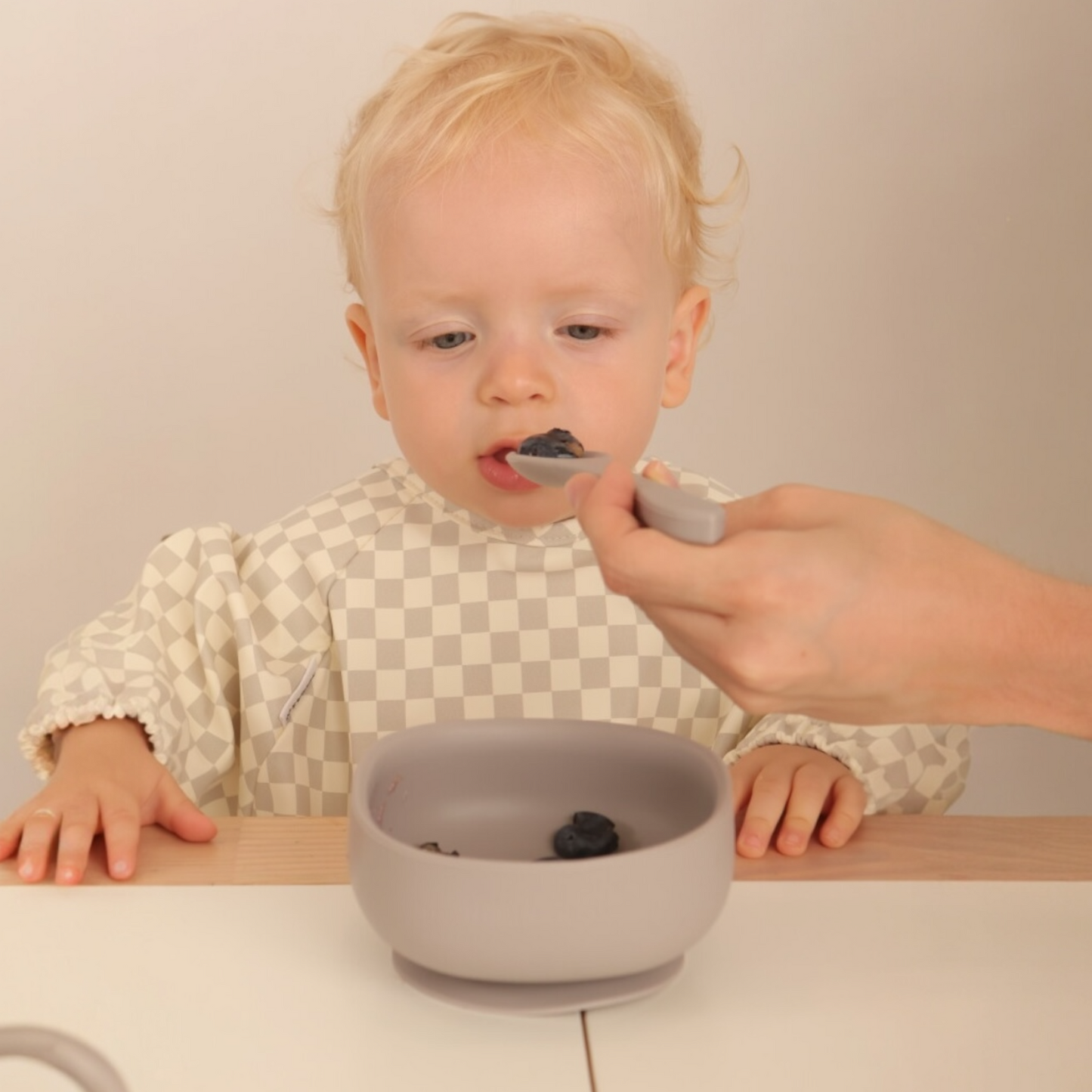 Kit Deluxe Vajilla + Babero BLW Pink 9 Piezas de Silicona orgánica con ventosas Nenina & Co