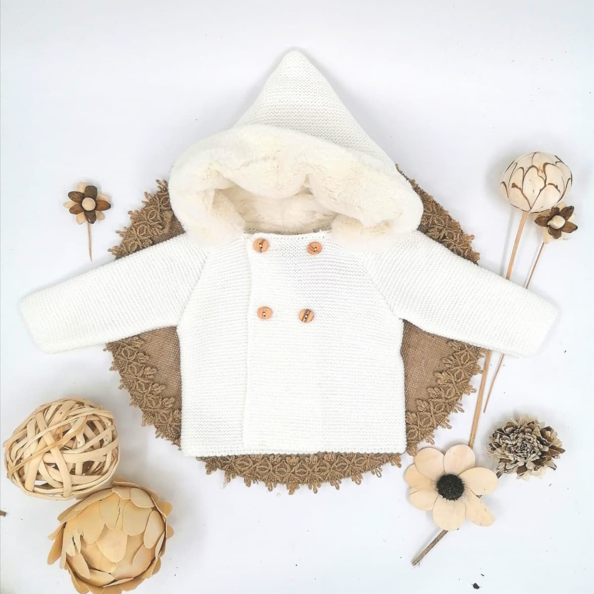 Abrigo de punto para bebé con capucha Color beige