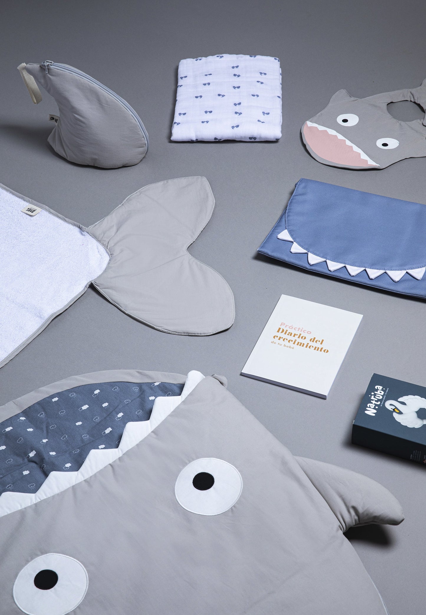 Babero impermeable Tiburón gris piedra