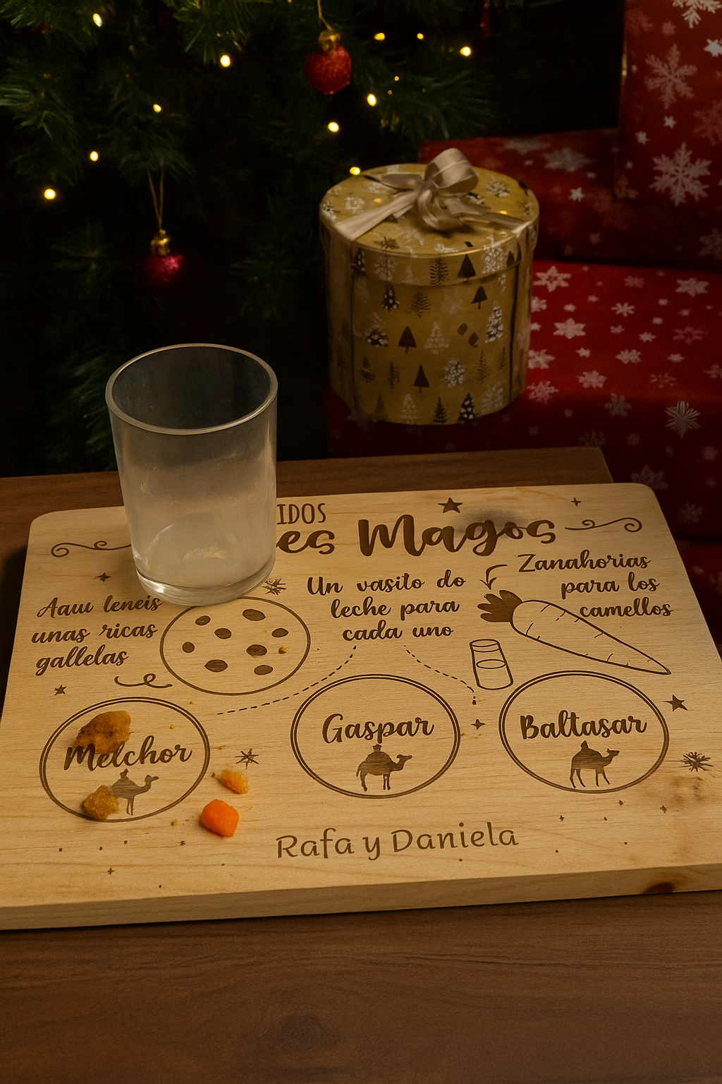 Bandeja personalizada para Reyes Magos en madera de pino | Deja leche, galletas y zanahorias con el nombre de tus hijos