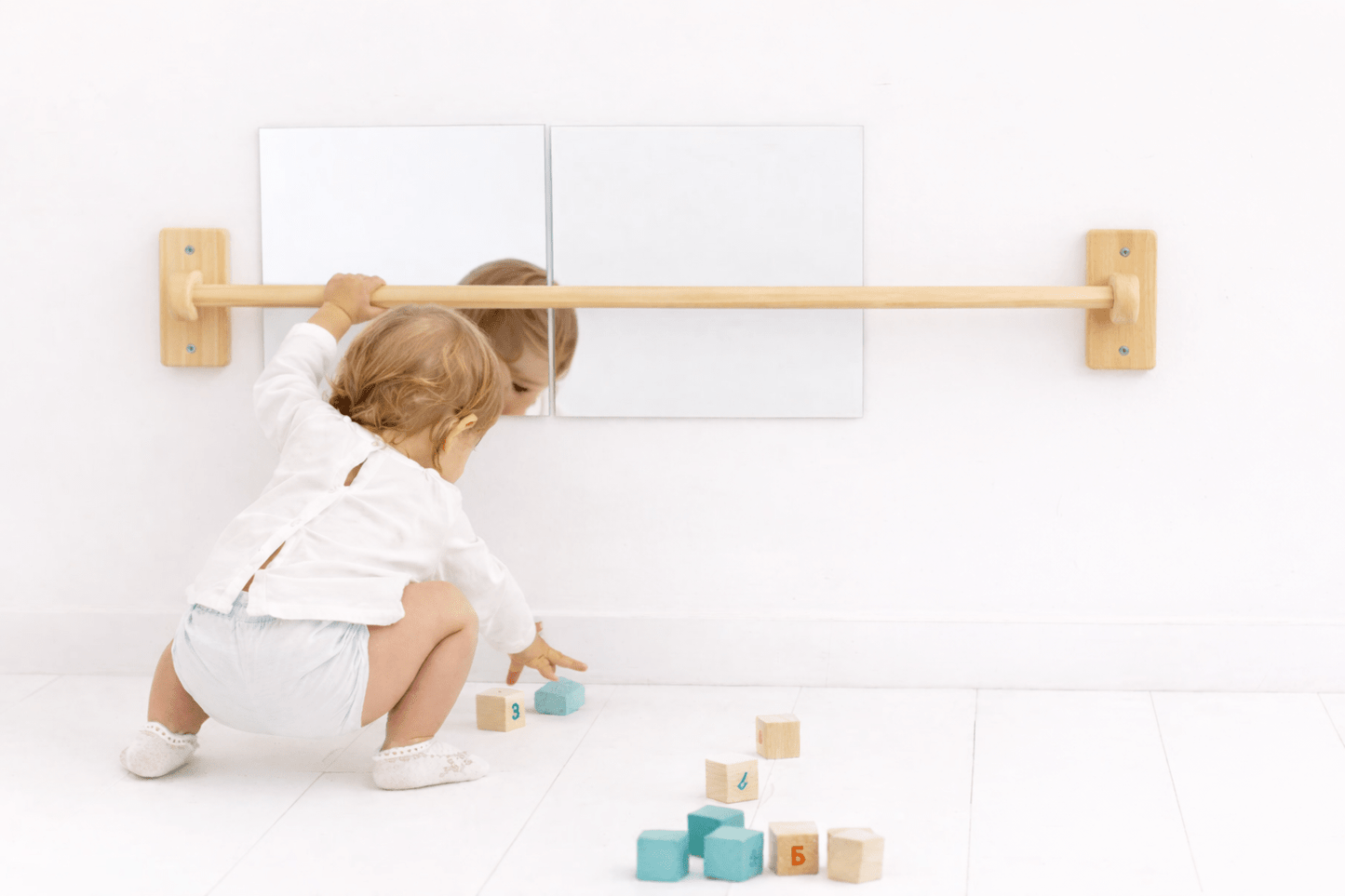 Barra montessori (Espejo no incluido)