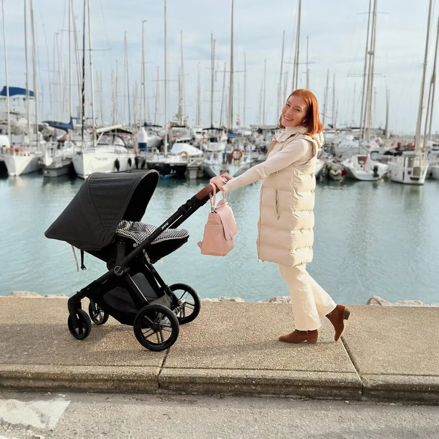 Bolso Maternal + Cambiador + 1 Biberon + 2 Chupetes DIAMOND + Guardachupete + 2 Chupeteros DIAMOND Nenina & Co
