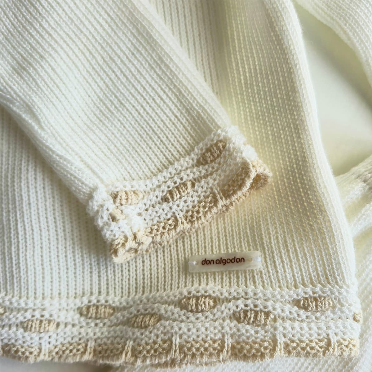 Premier ensemble de bébé en perle 8005 Pelottas Celeste
