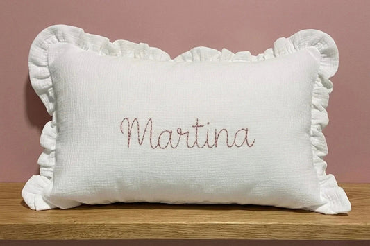 Cojín Personalizado bordado para ti - Volante  | Sueños de Cigüeña