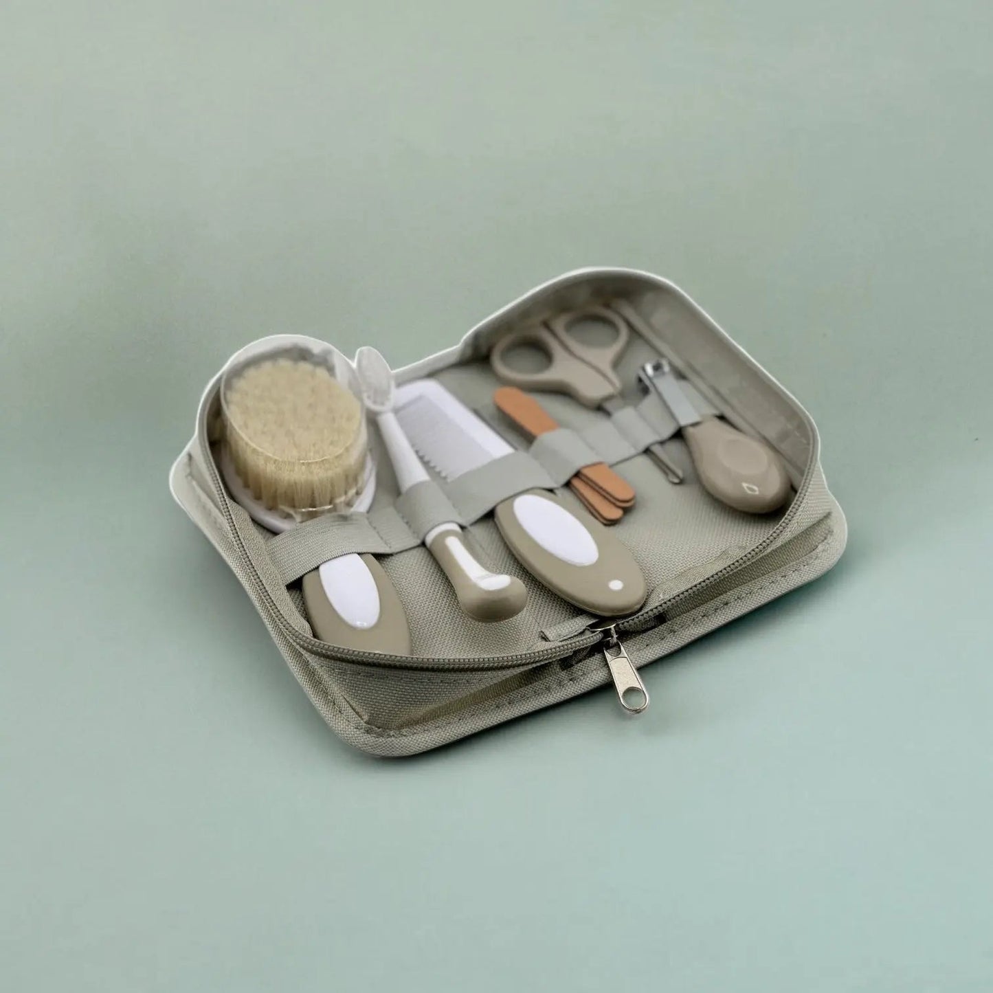 Kit Regalo ideal  Set de higiene + Guardachupete + Chupete + Biberón + Repuesto de 4 tetinas Nenina & Co