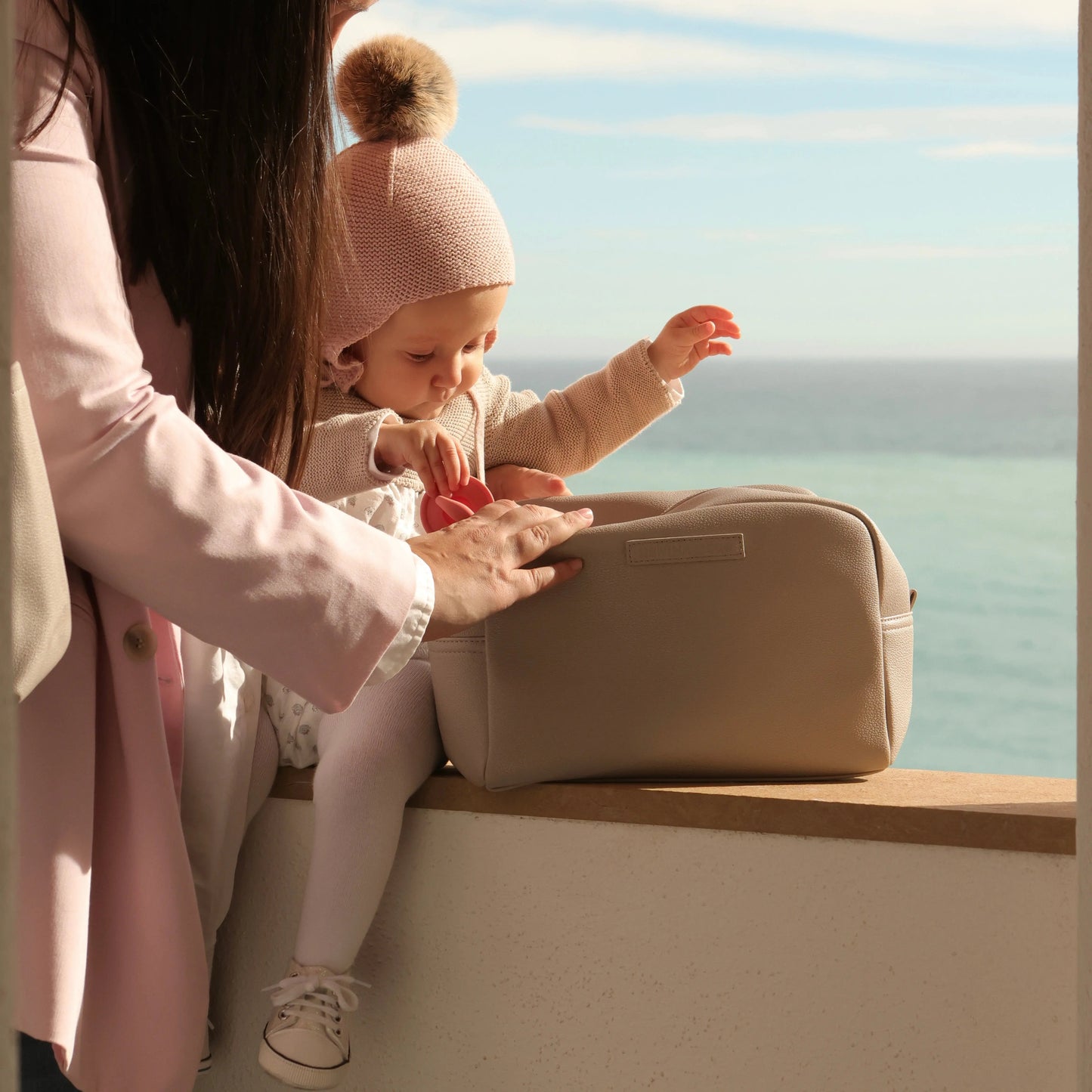 Pack Nacimiento Bebé: Portadocumentos + Neceser de Eco Piel MIREM Gris | Nenina & Co
