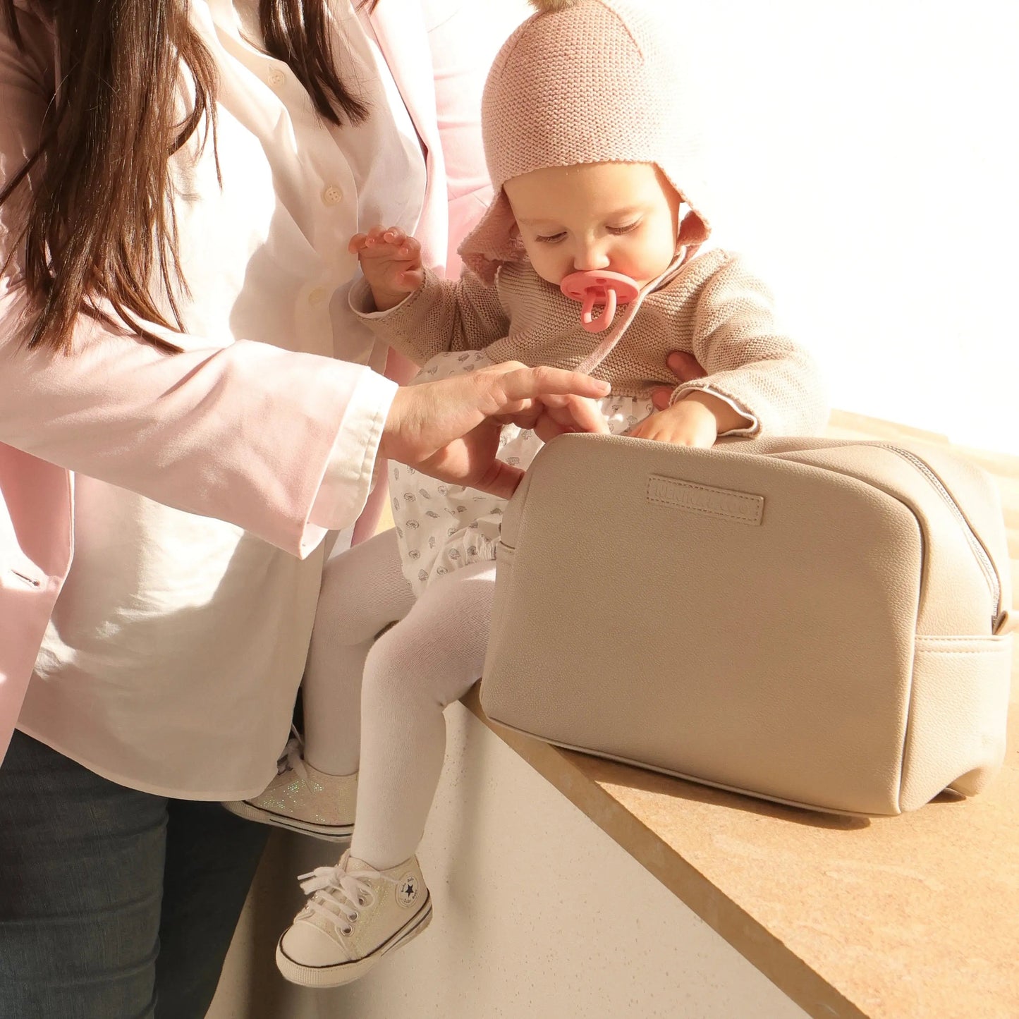 Pack Nacimiento Bebé: Portadocumentos + Neceser de Eco Piel MIREM Gris | Nenina & Co
