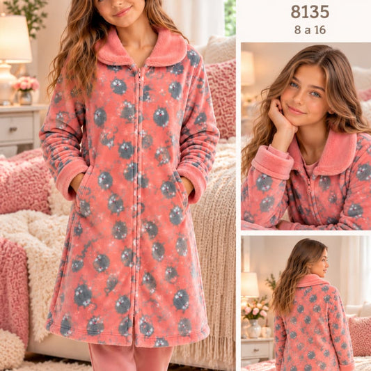Bata infantil para niña en coralina tono coral con estampado de gatos y cremallera Kinanit 625708135