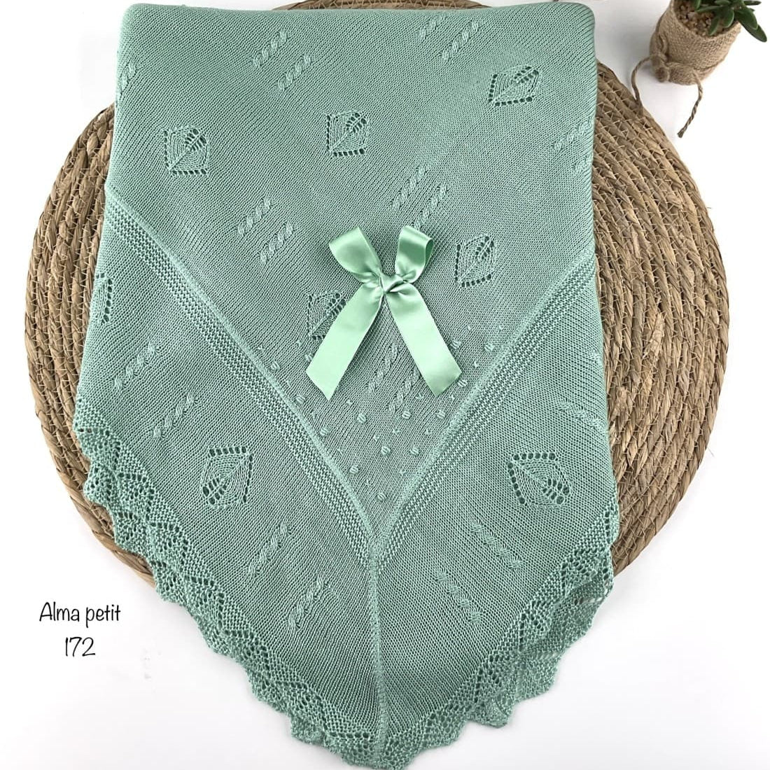 Xaile de lã quadrado para bebé com corações e laço cru (mod. 3366)