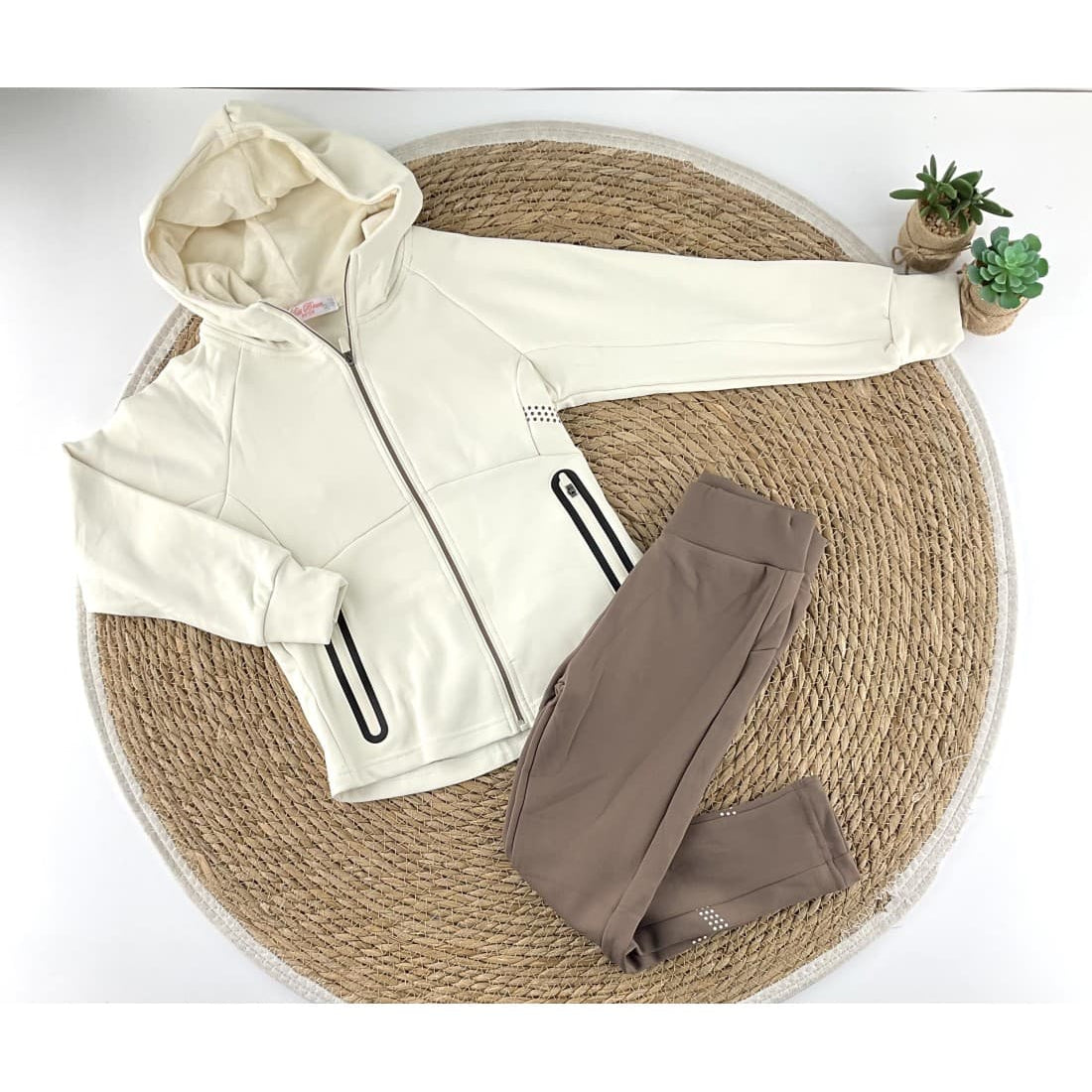 Chándal niña beige y marrón con capucha 522100270