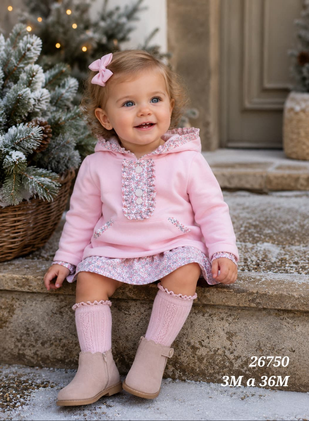 Conjunto de bebé niña de dos piezas con sudadera con capucha rosa y braguita-falda floral Babyferr 622126750 - Fabricado en España