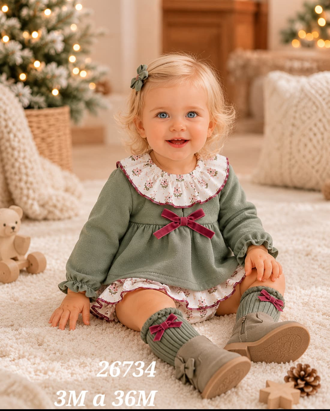 Conjunto de bebé niña de dos piezas con blusón verde empolvado lazo terciopelo y braguita floral con volantes Babyferr 622126734 - Fabricado en España