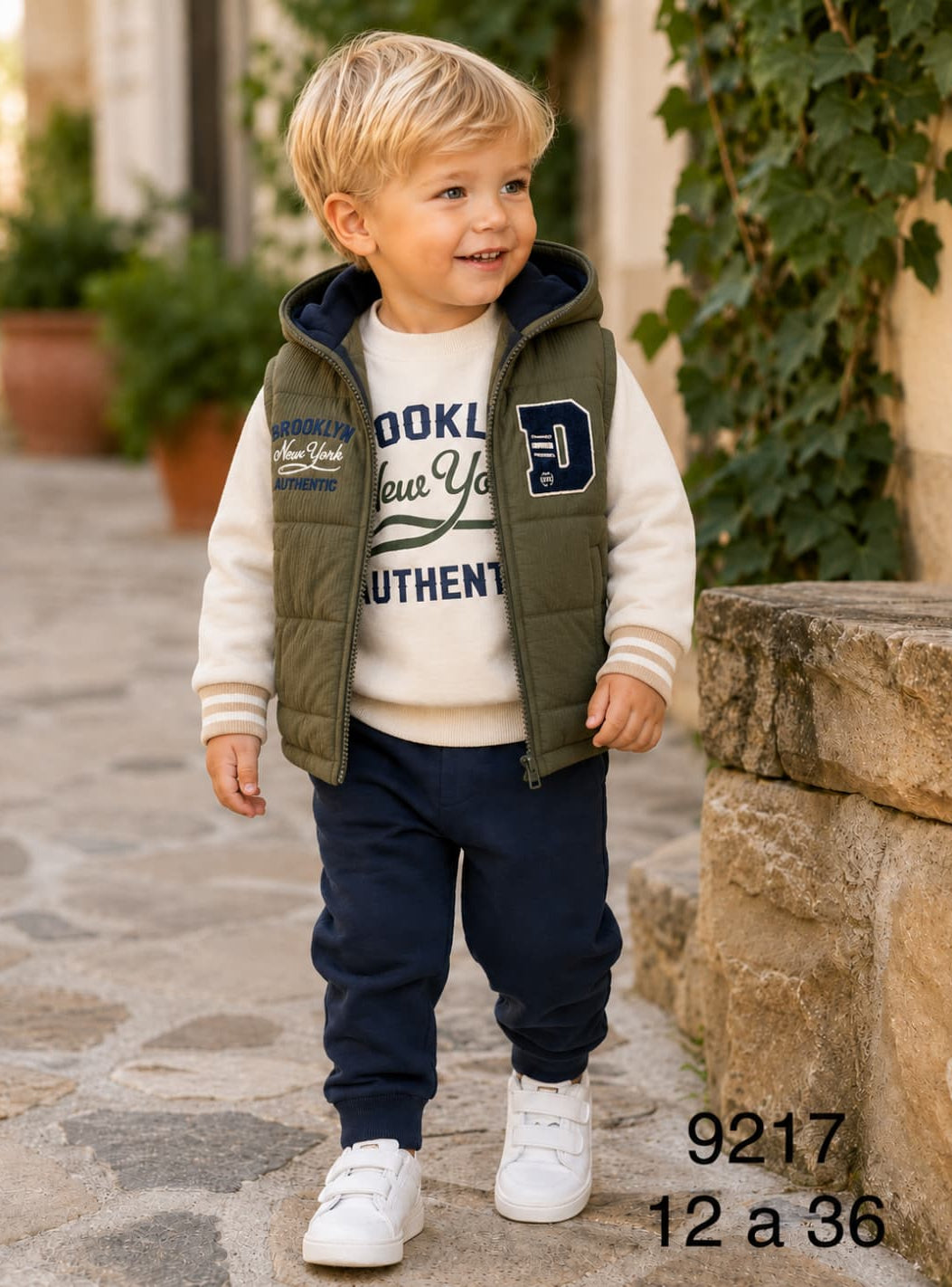 Conjunto de bebé niño de 3 piezas con chaleco afelpado con capucha, sudadera Brooklyn y jogger 622109217