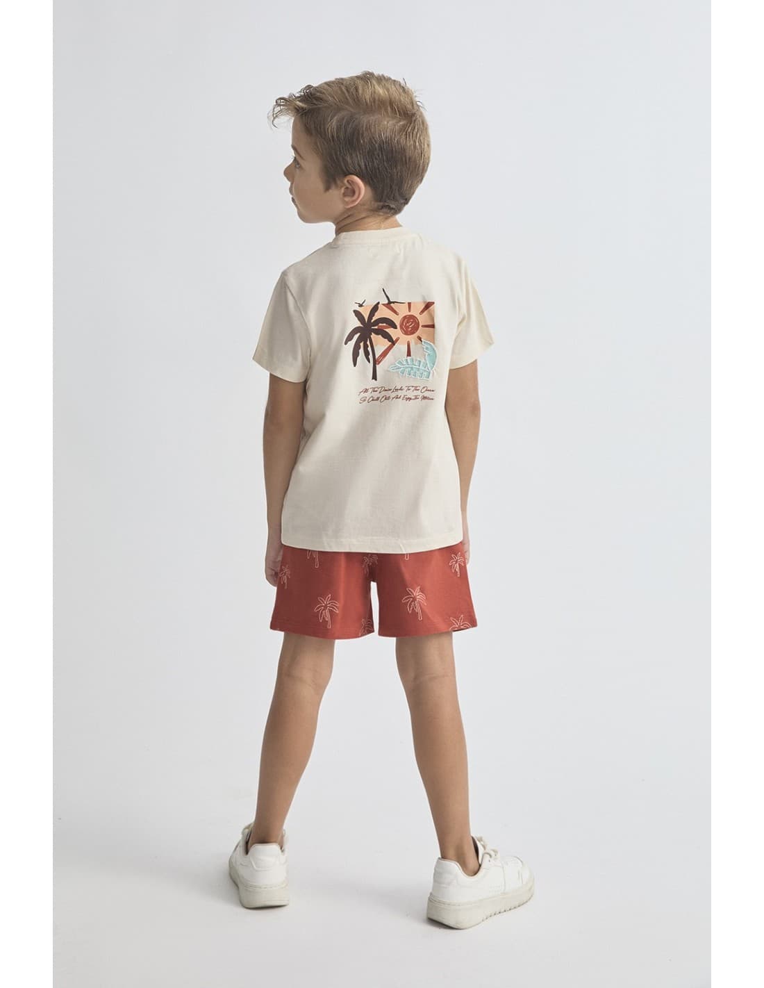 Conjunto infantil de niño con camiseta beige y bermuda coral estampada 622064014