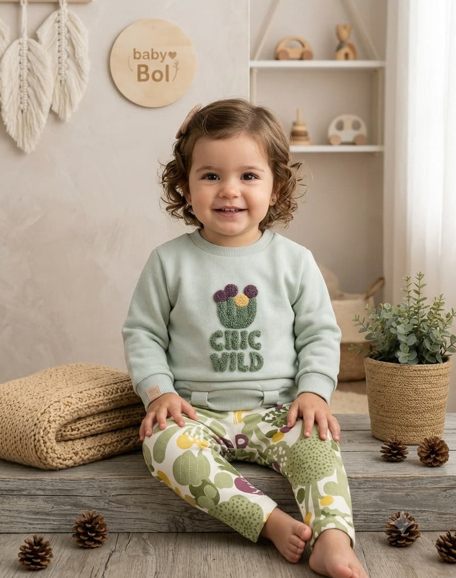 Conjunto de bebé niña de dos piezas con sudadera verde agua "Chic & Wild" y legging floral Babybol 261040