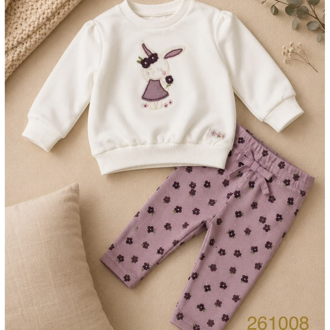 Conjunto de bebé niña de dos piezas con sudadera conejita y pantalón malva floral Babybol 261008