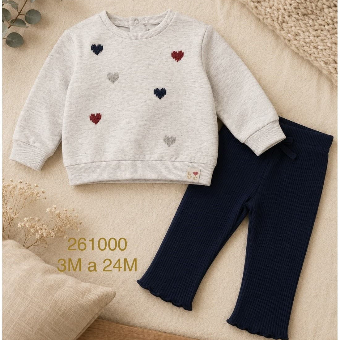 Conjunto de bebé niña de dos piezas con sudadera bordada de corazones y legging canalé azul marino Babybol 261000