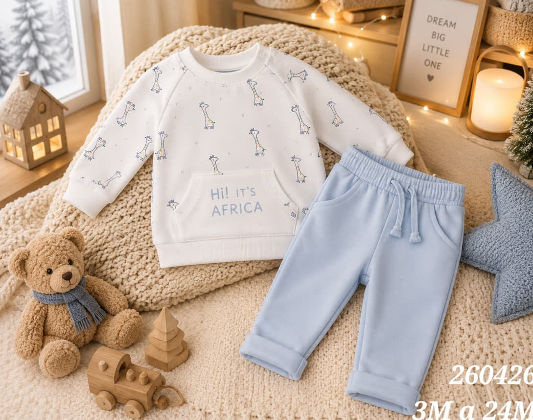 Conjunto de bebé niño de dos piezas con sudadera jirafas bolsillo canguro y pantalón celeste perchado Babybol 260426