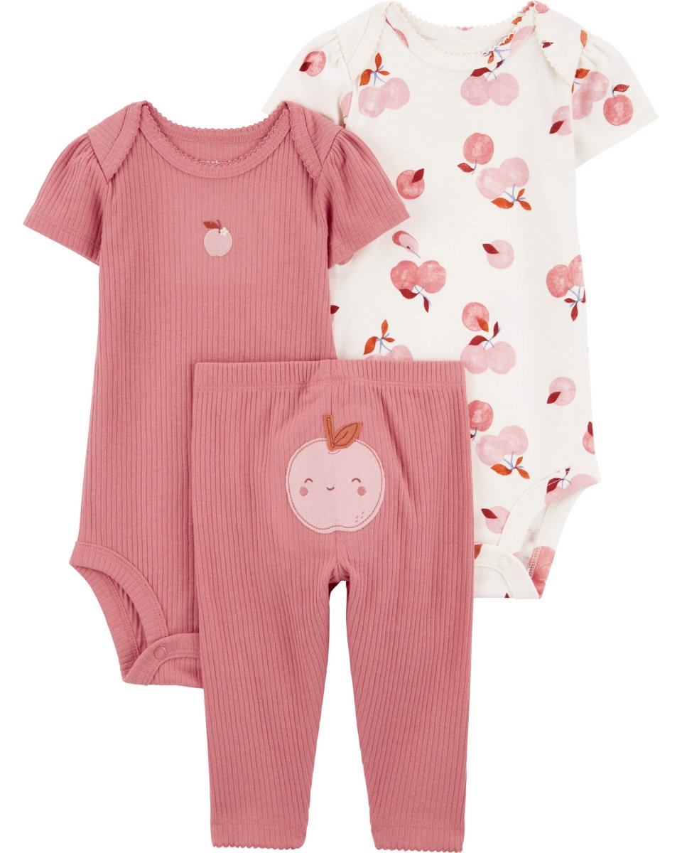 Conjunto de tres piezas en rojo y rosa con estampado de manzana