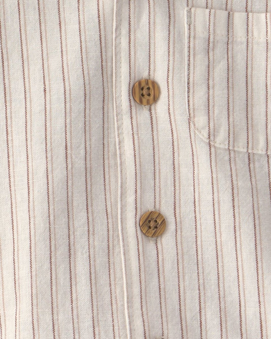 Conjunto dos piezas camisa y pantalón corto de lino, diseño a rayas crema