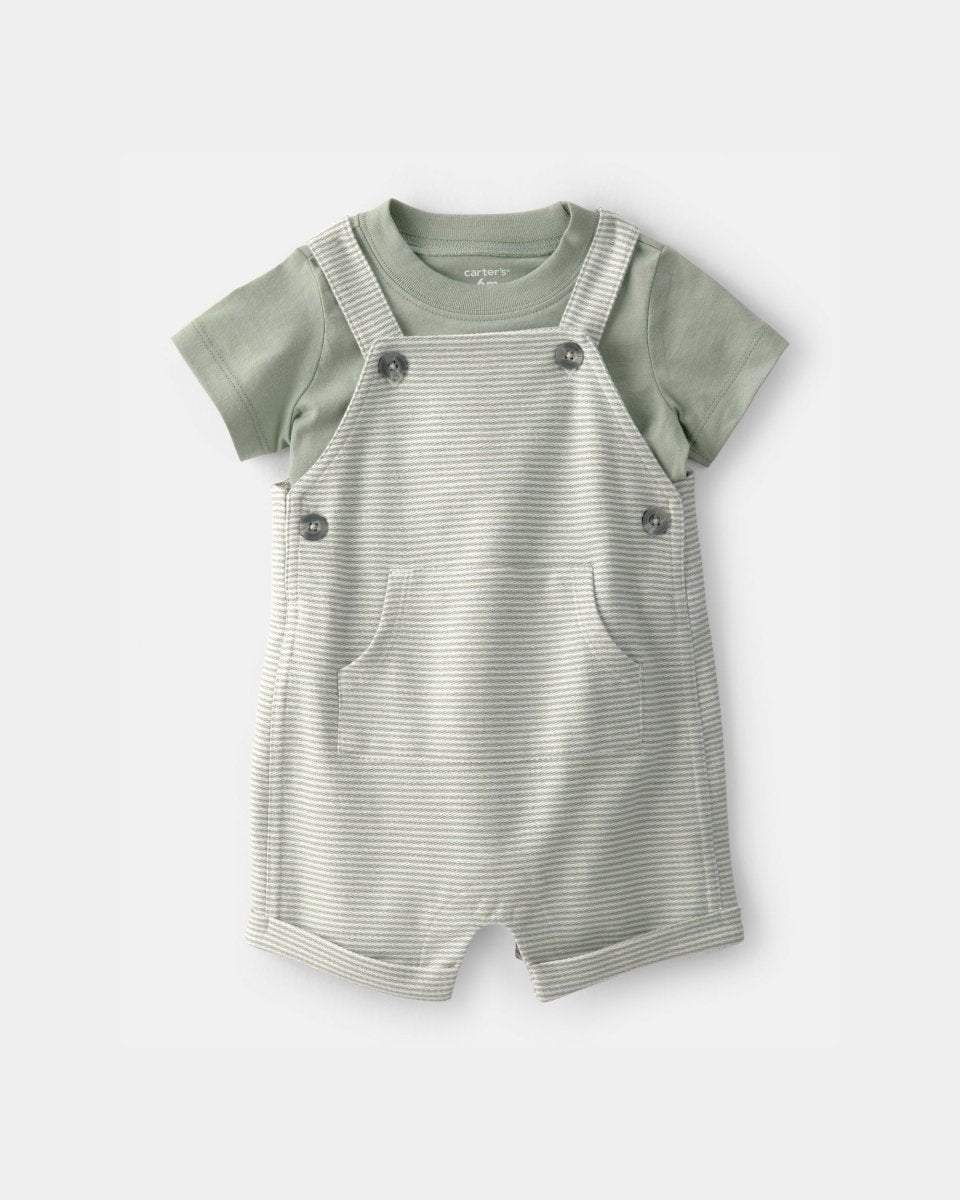 Conjunto dos piezas de lino con peto corto a rayas y camiseta verde