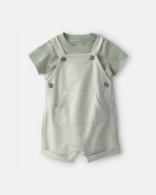 Conjunto dos piezas de lino con peto corto a rayas y camiseta verde