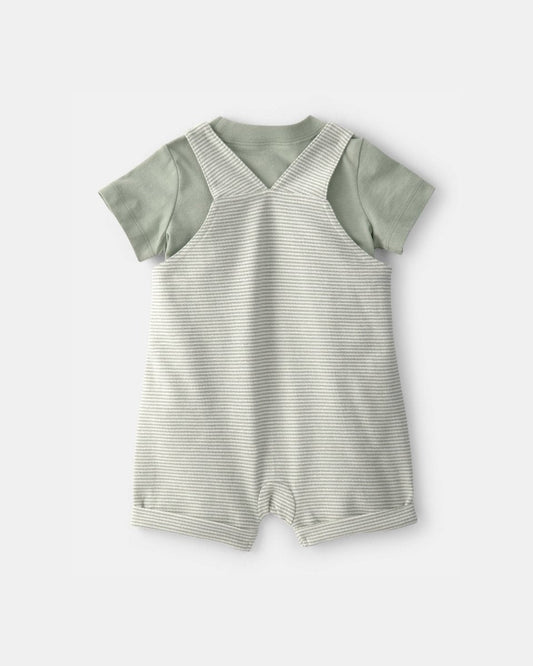 Conjunto dos piezas de lino con peto corto a rayas y camiseta verde
