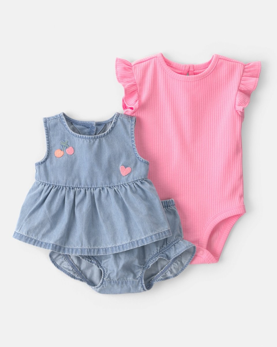 Conjunto tres piezas de algodón con blusa chambray, body y pantalón corto con diseño cerezas
