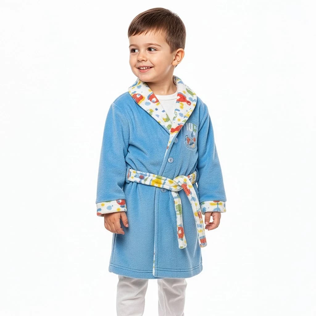 Bata infantil para niño en coralina azul con cuello cruzado estampado Kinanit KN8039W26