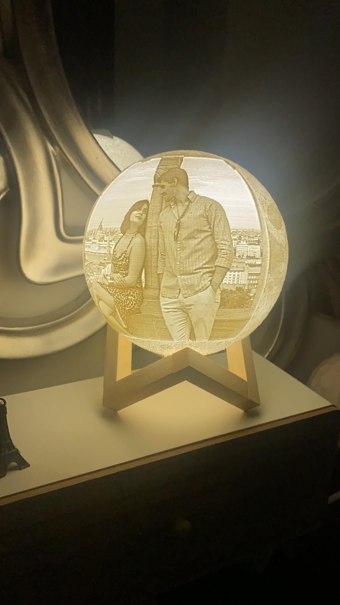 Lámpara Luna 3D Personalizada con Foto Grabada