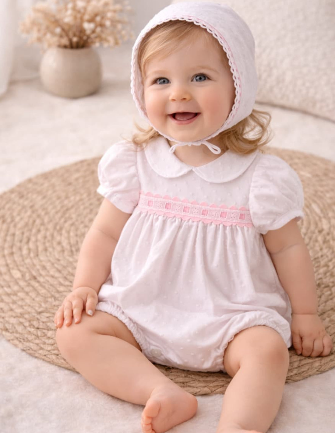 Pelele bebé niña blanco plumeti con capota · Algodón · Creaciones Baby Ferr 622026201 Hecho en España