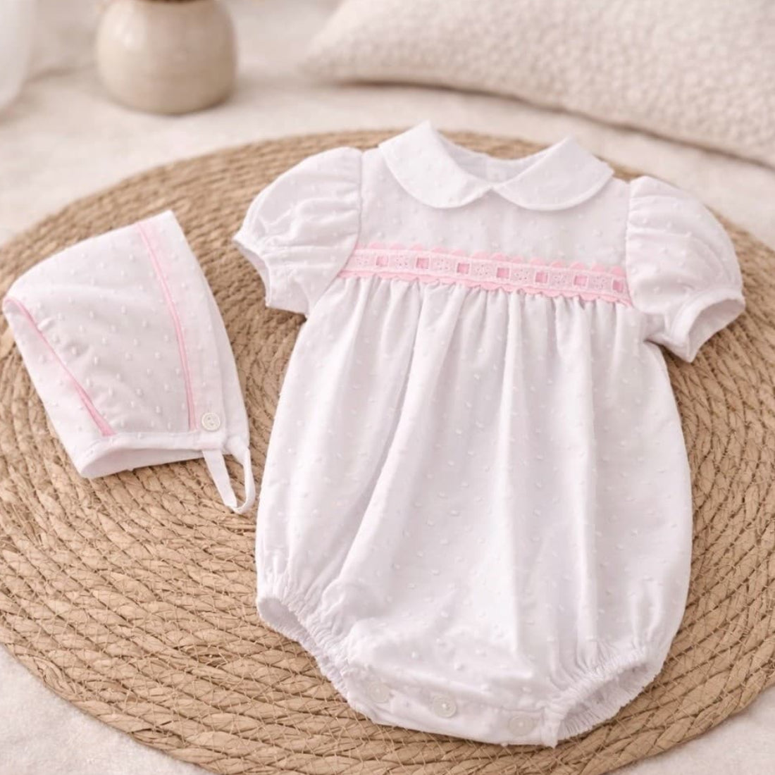Pelele bebé niña blanco plumeti con capota · Algodón · Creaciones Baby Ferr 622026201 Hecho en España