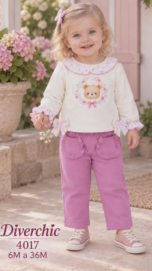 Chándal de bebé niña de dos piezas con sudadera de osito y pantalón malva con volantes Diverchic 622104017 (Modelo 4017)