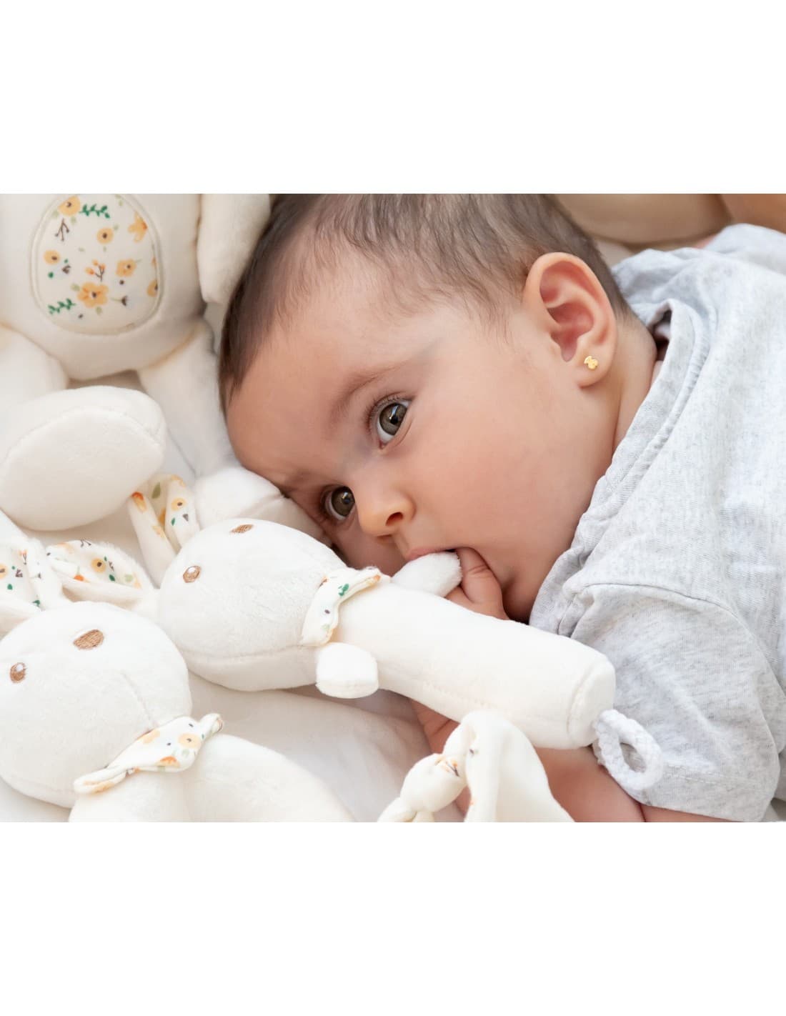 Sonajero Conejito 16 cm KioKids 521105324 Suave, estimulante y perfecto para sus primeras manitas