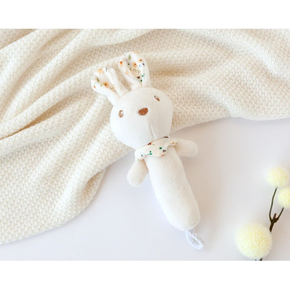Sonajero Conejito 16 cm KioKids 521105324 Suave, estimulante y perfecto para sus primeras manitas