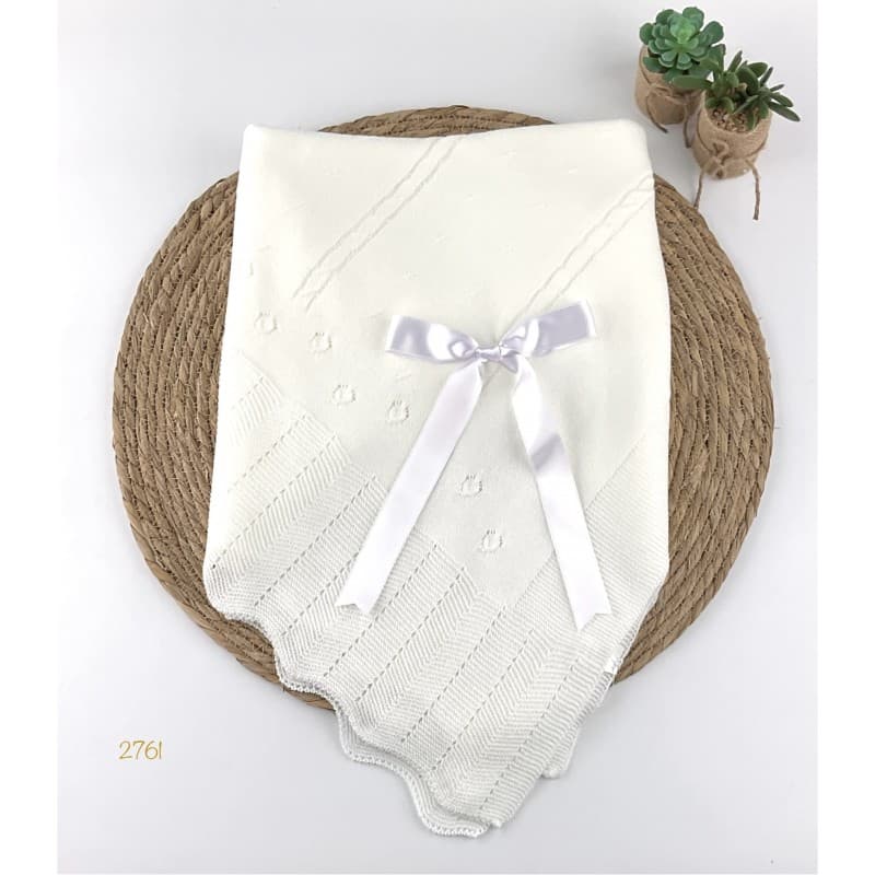 Xaile de lã para bebé com acabamento em viseira e laço (modelo 3364) Alma Petit Crudo