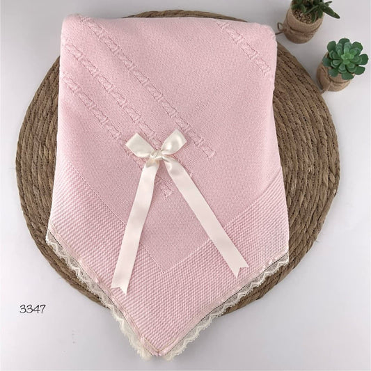 Toquilla de bebé en lana rosa con encaje y lazo (mod. 3347)